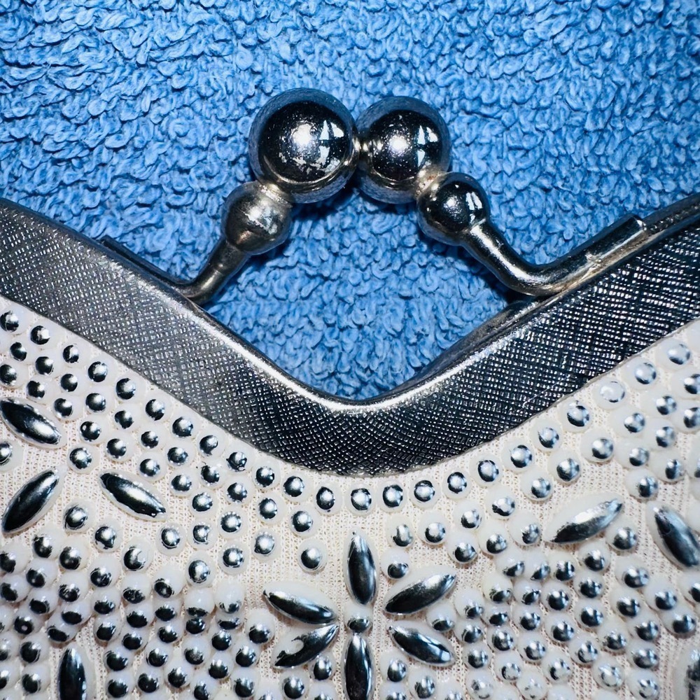 Vintage Silver Tone Beaded Clutch Evening Metal Clasp Purse No Strap - Picture 2 of 8
